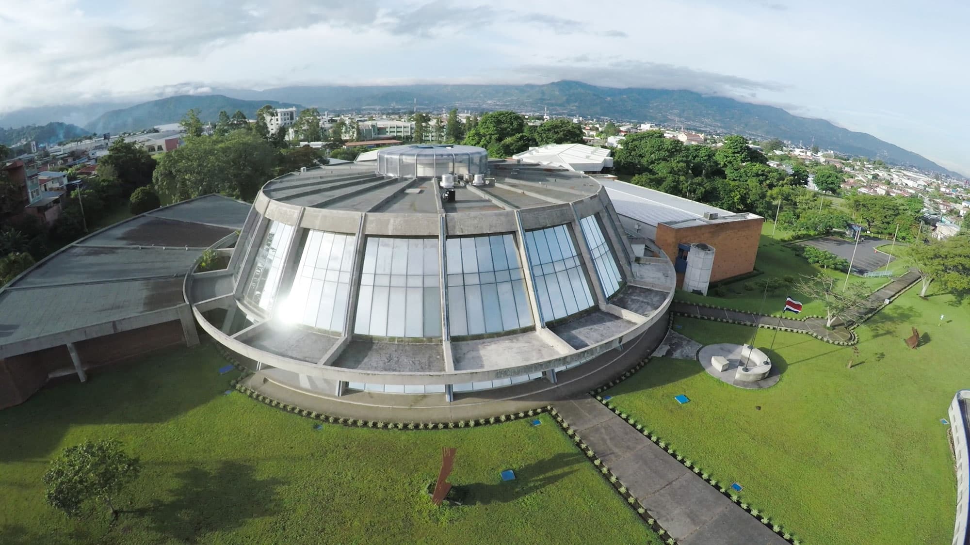 Toma aérea del edificio central del Archivo Nacional de Costa Rica.