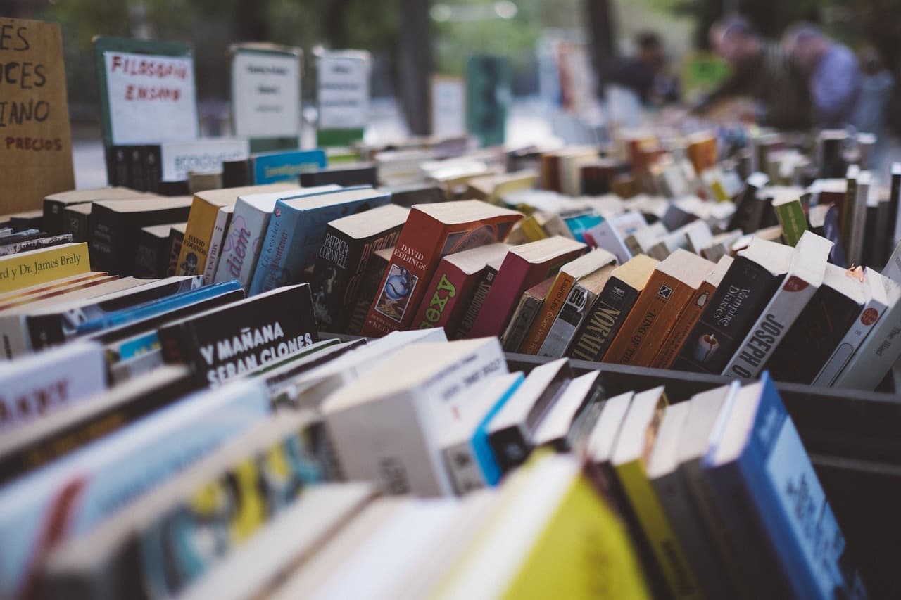 Varios libros en exposición