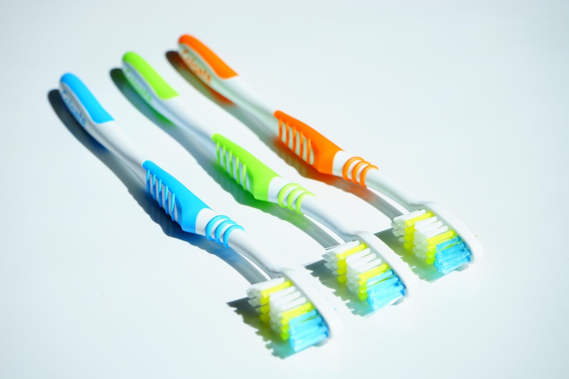 Unos cepillos de dientes