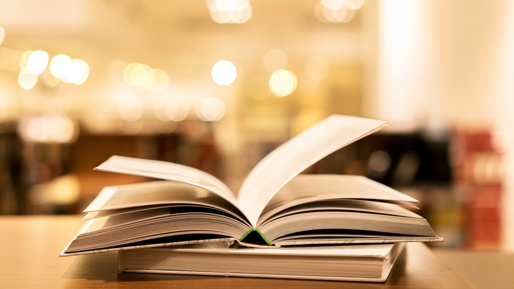 Un libro entreabierto