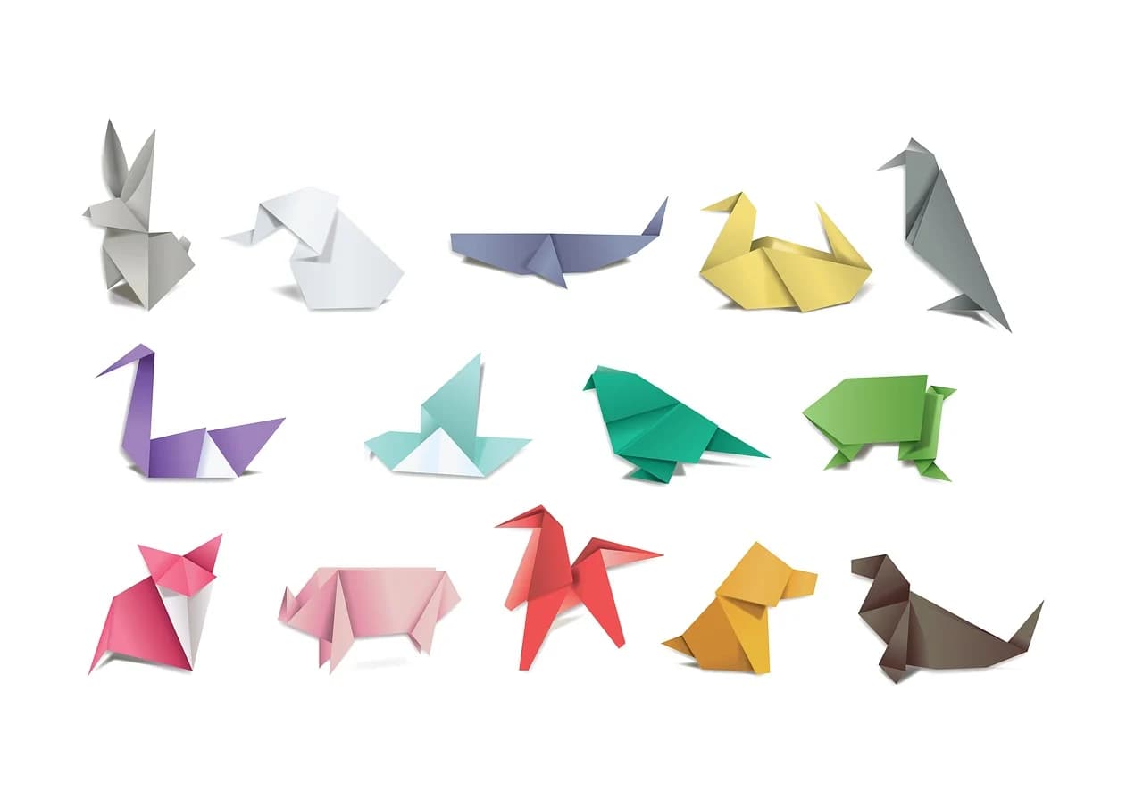 Varias figuras de animales en origami