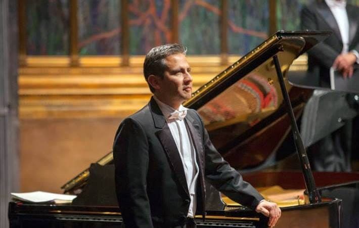 Martes Lírico: Rogelio Riojas Nolasco